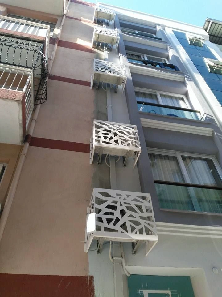 واجهة منزل بسياج ديكوري حديث