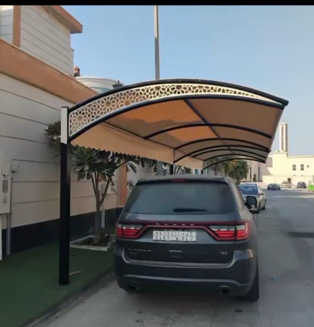 مواقف سيارات مظللة في فيلا